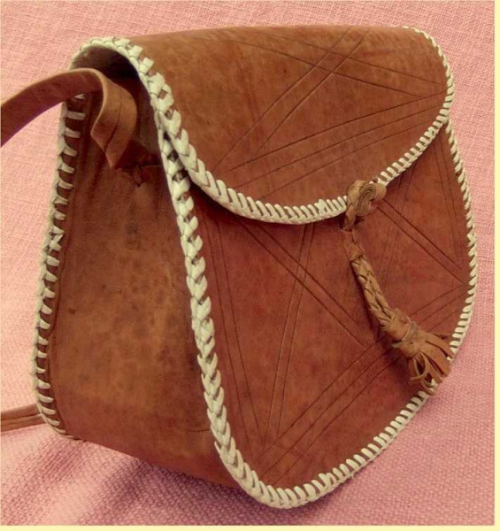 Damen-Handtasche aus festem starren Leder , Afrika-Stil , rötlichbraun