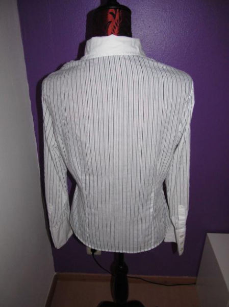weiß-gestreifte Bluse