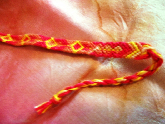 Armband | Freundschaftsarmband rot-orange-gelb