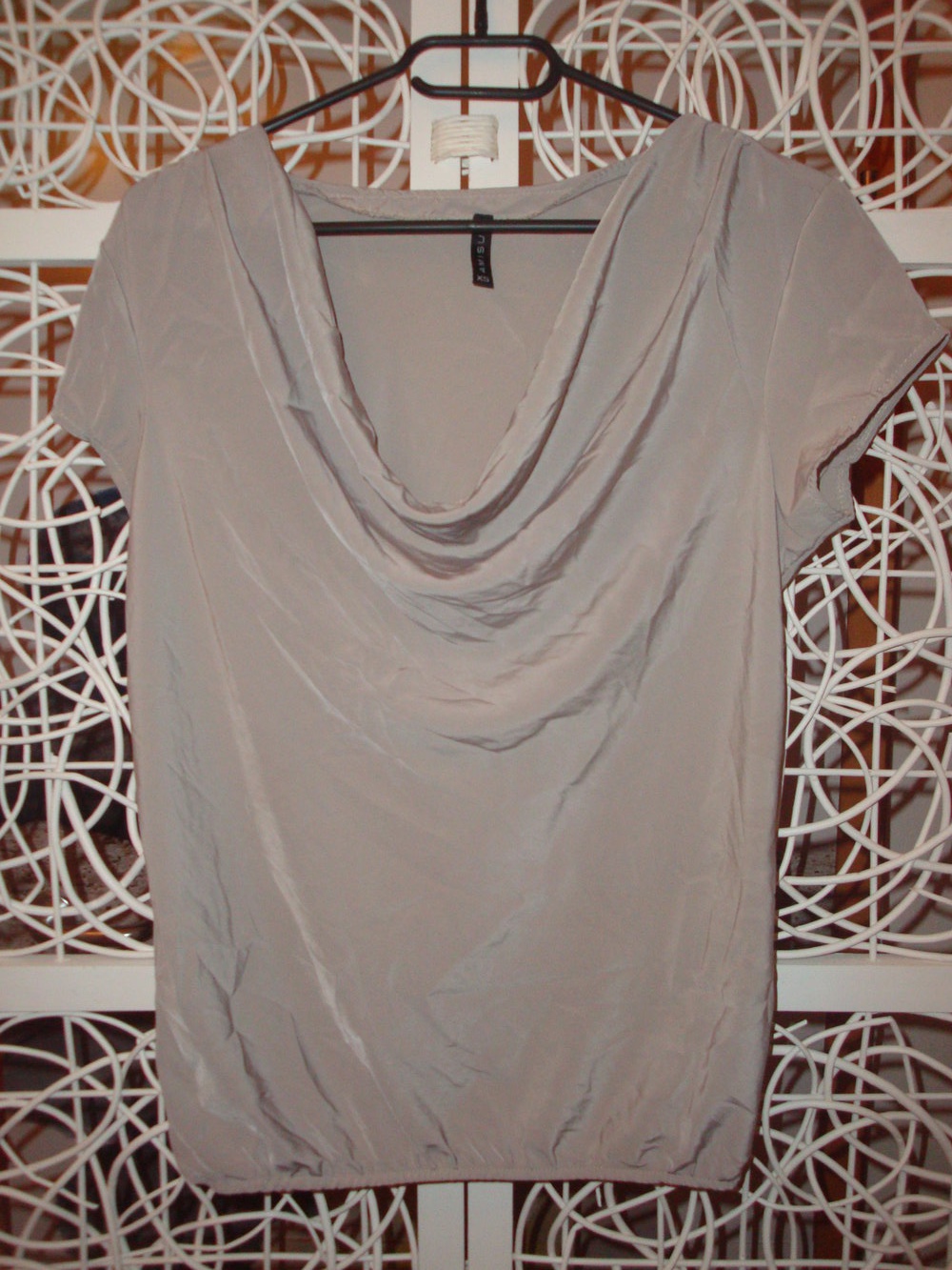 T-Shirt mit Wasserfallausschnitt