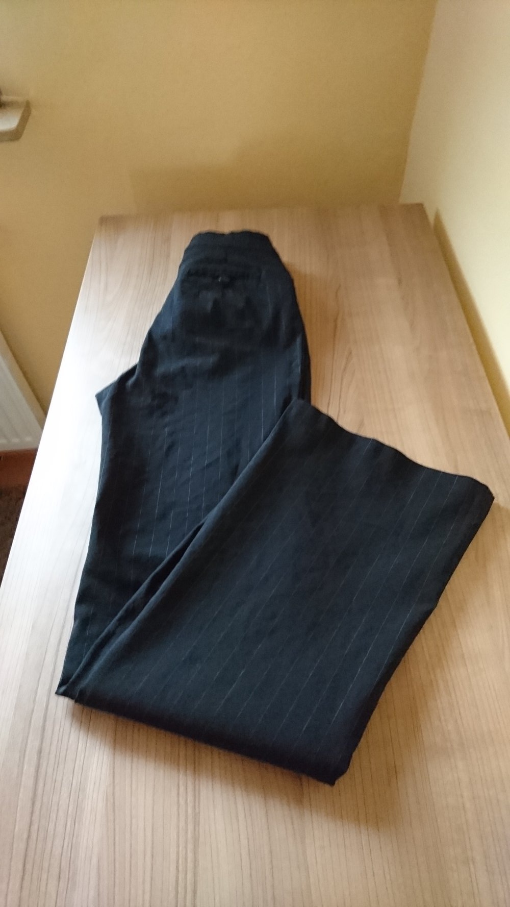 tolle Nadelstreifenhose in Gr. 36 von Casual Wear in schwarz