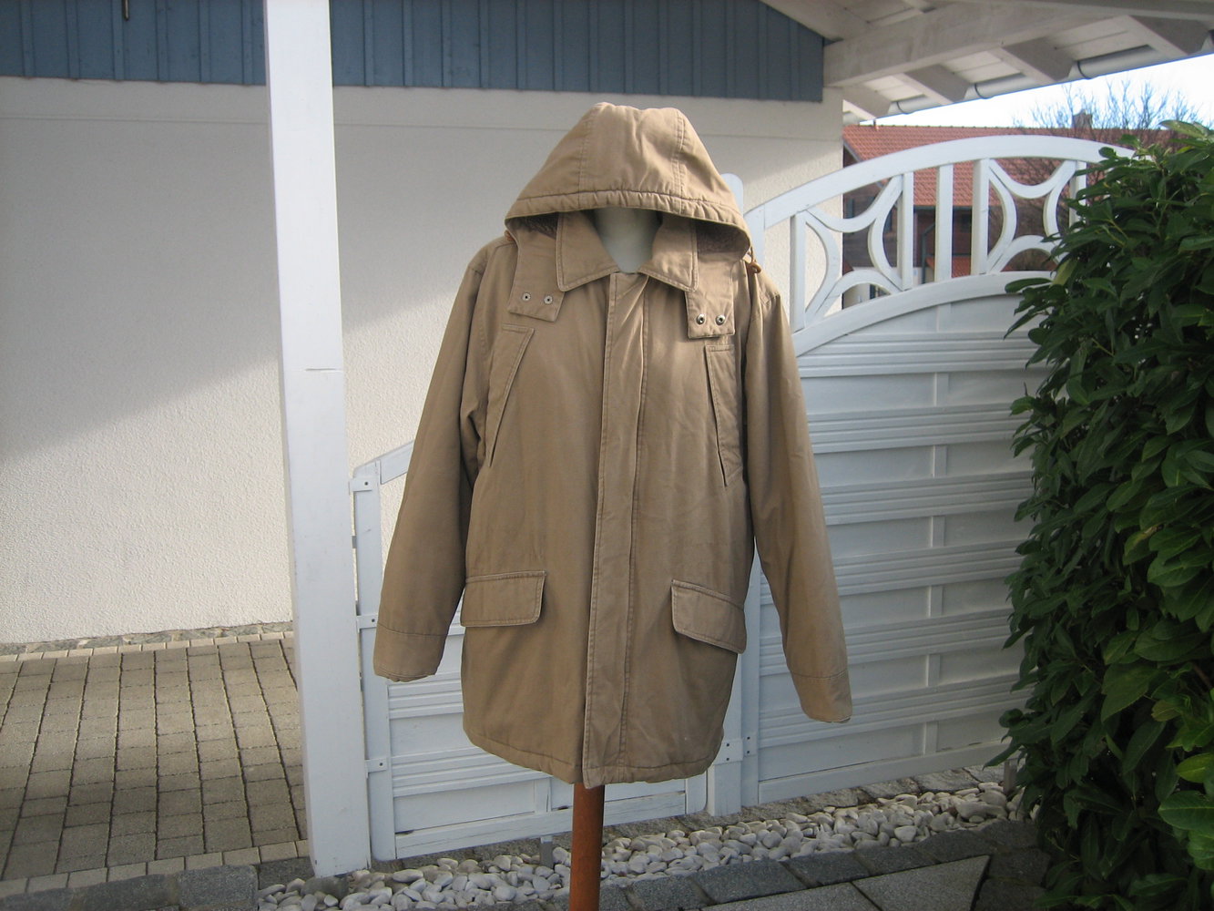 Starke Herren- Jacke in Beige, Gr. 48/50 mit abnhembarer Kapuze!