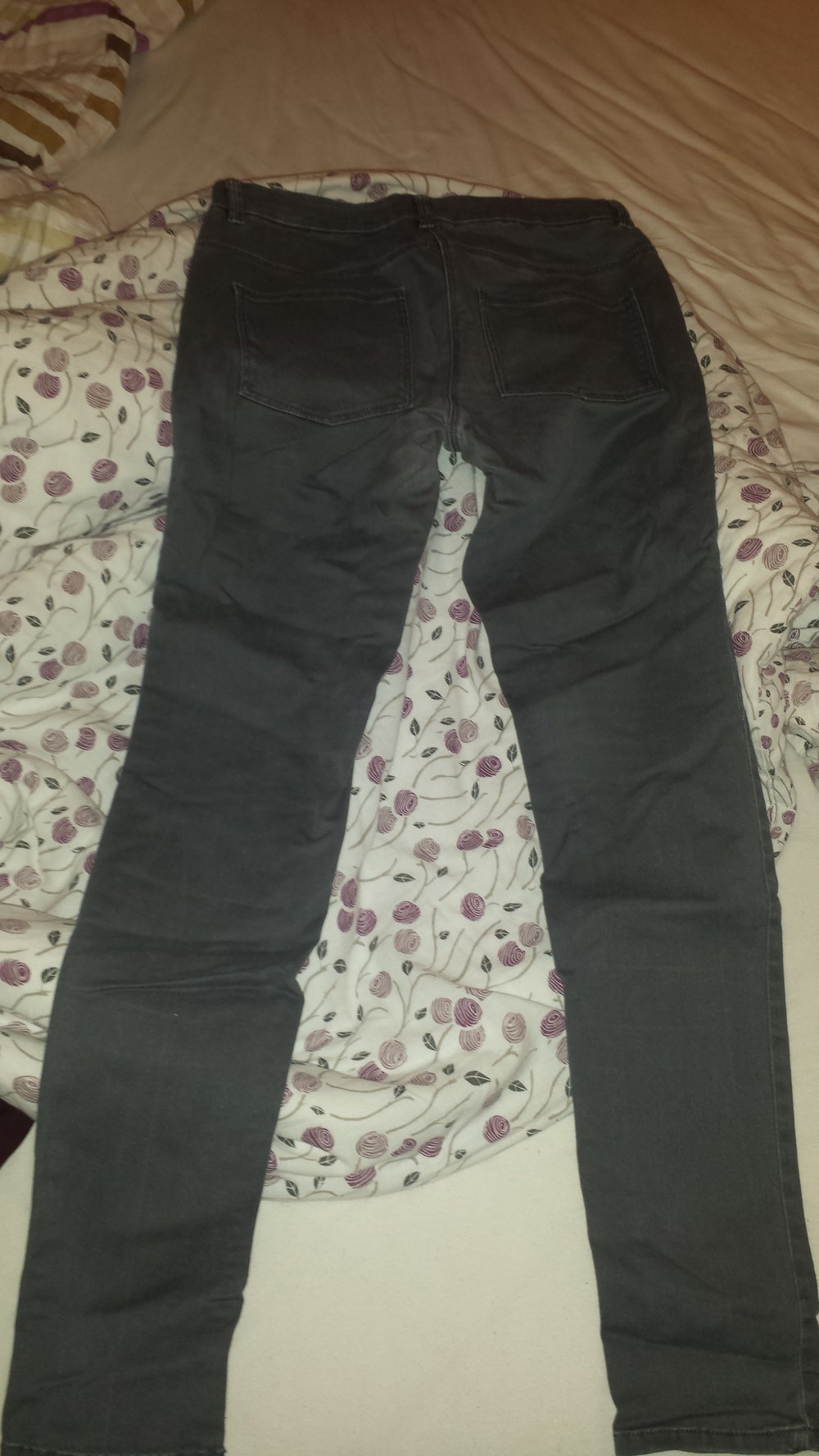 graue Jeanshose