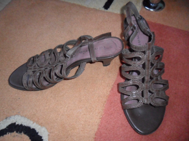 braune Sandalen
