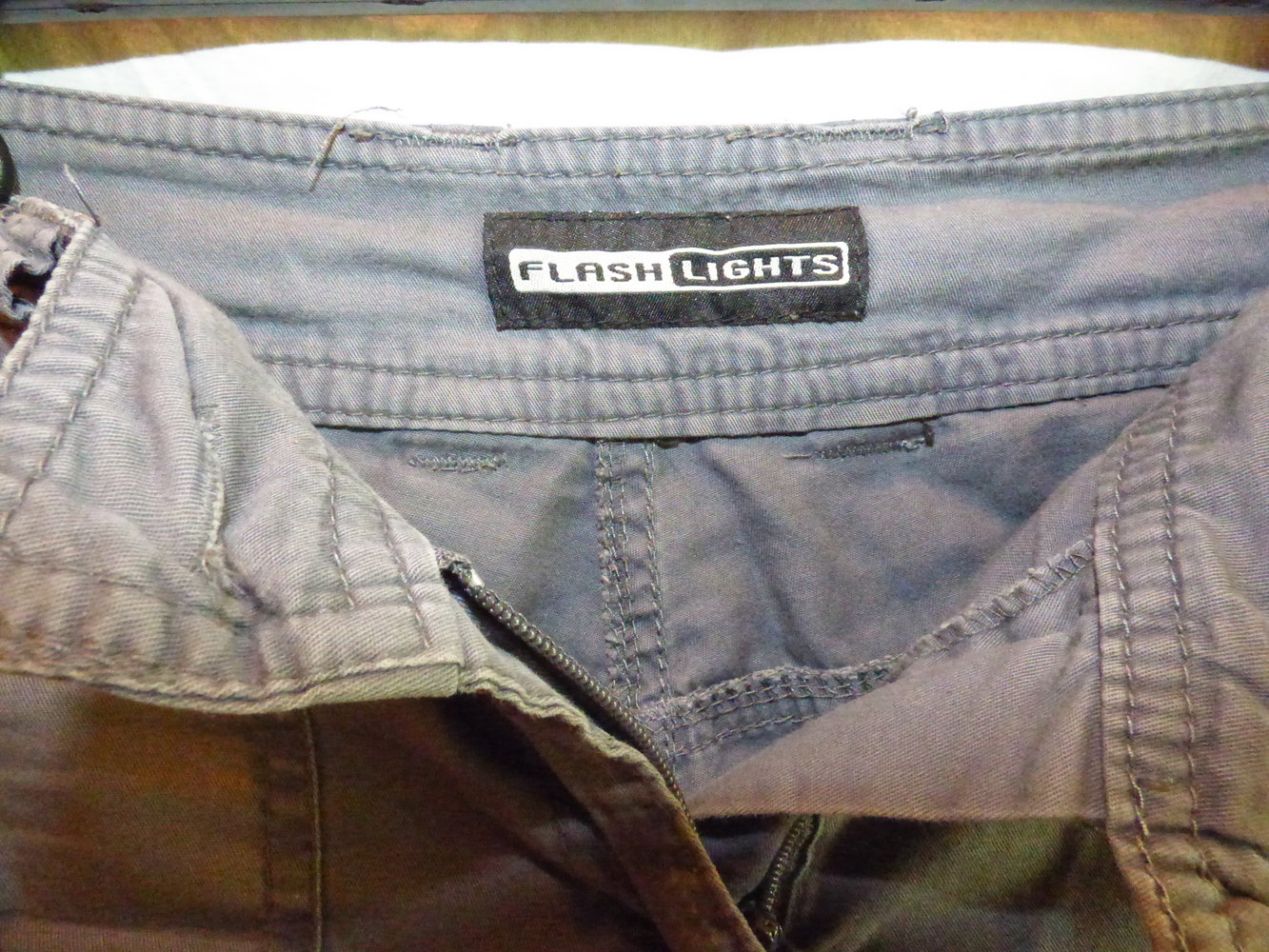 Graue Sommershorts