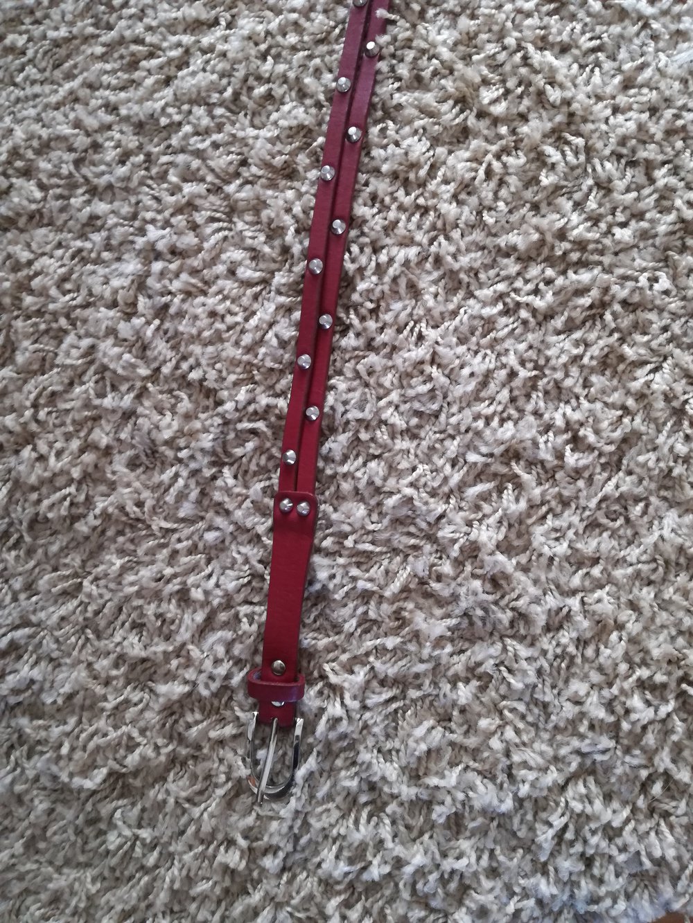 Roter Nieten Gürtel