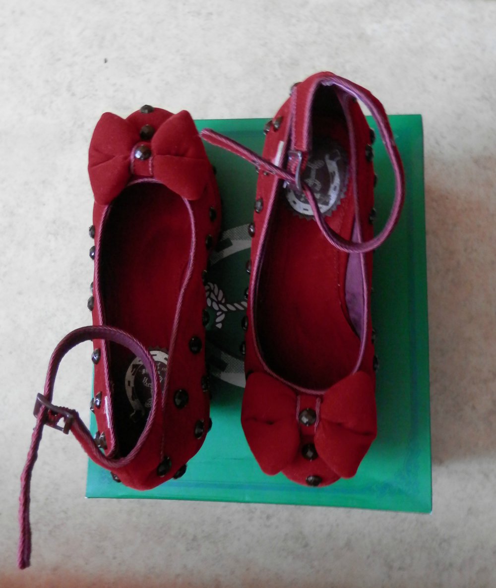 Kirschrote retro Schuhe