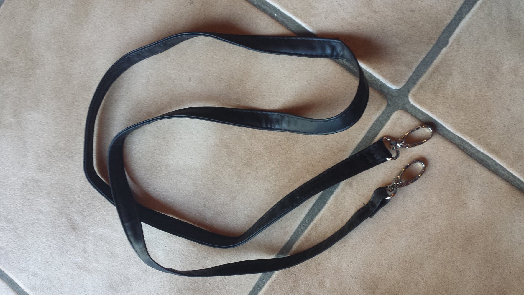 schwarze Handtasche