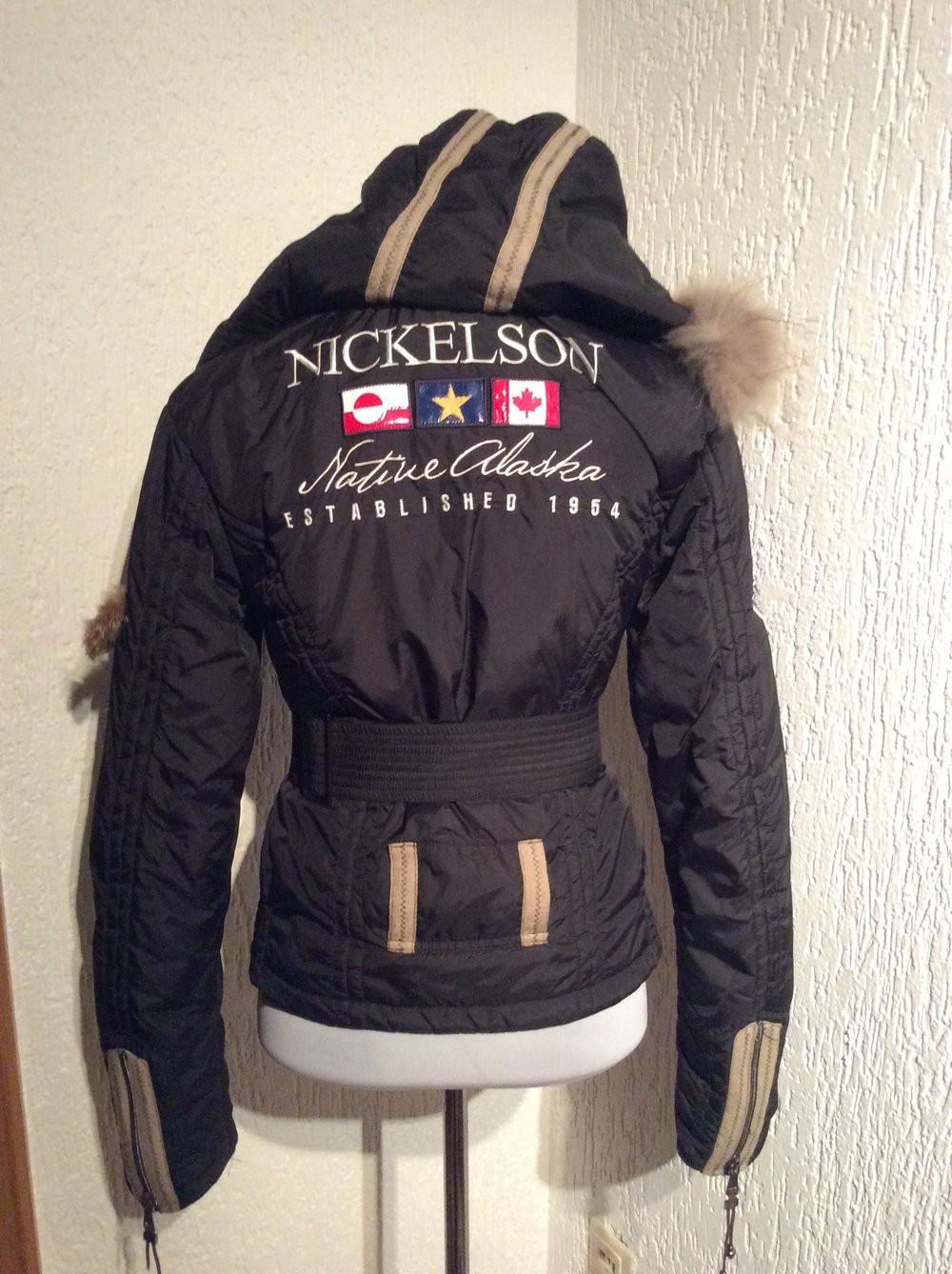 Nickelson Jacke Damenjacke Winterjacke neu XS schwarz mit Swarovski Stein im Gürtel 