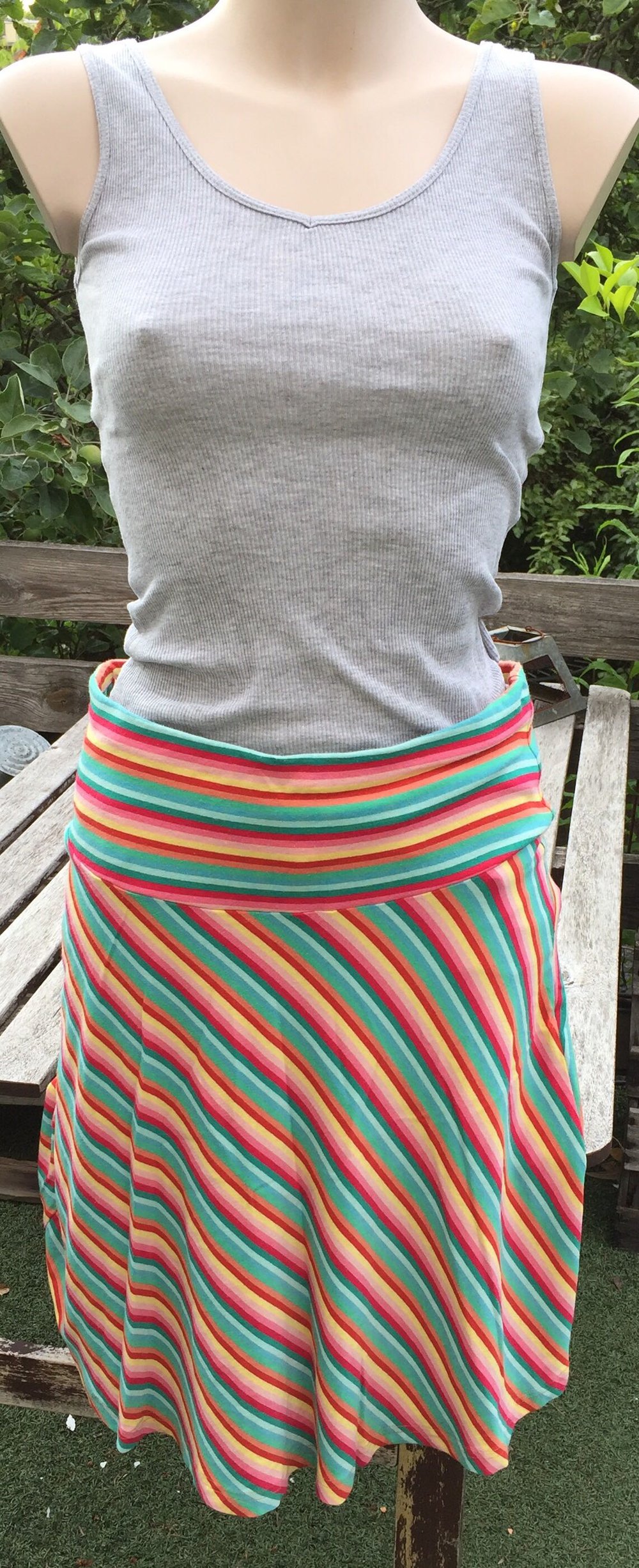 H&M Regenbogen ROCK Stretchrock Gr. 38 / M