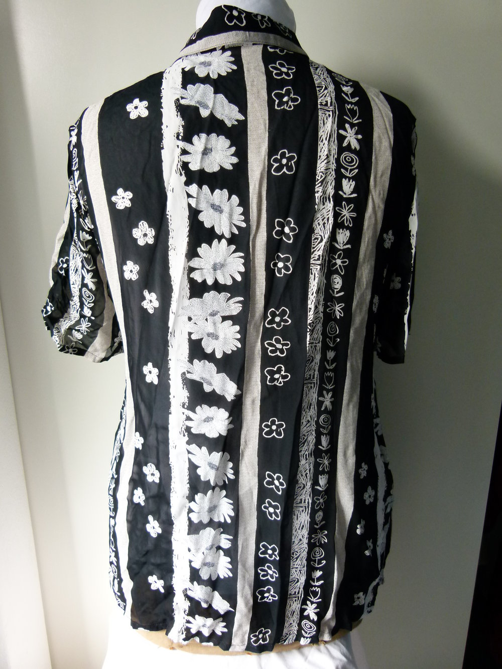 Sommer Bluse, schwarz weiß mit Blumenmuster, Boho Mori Landleben Floral Blüten