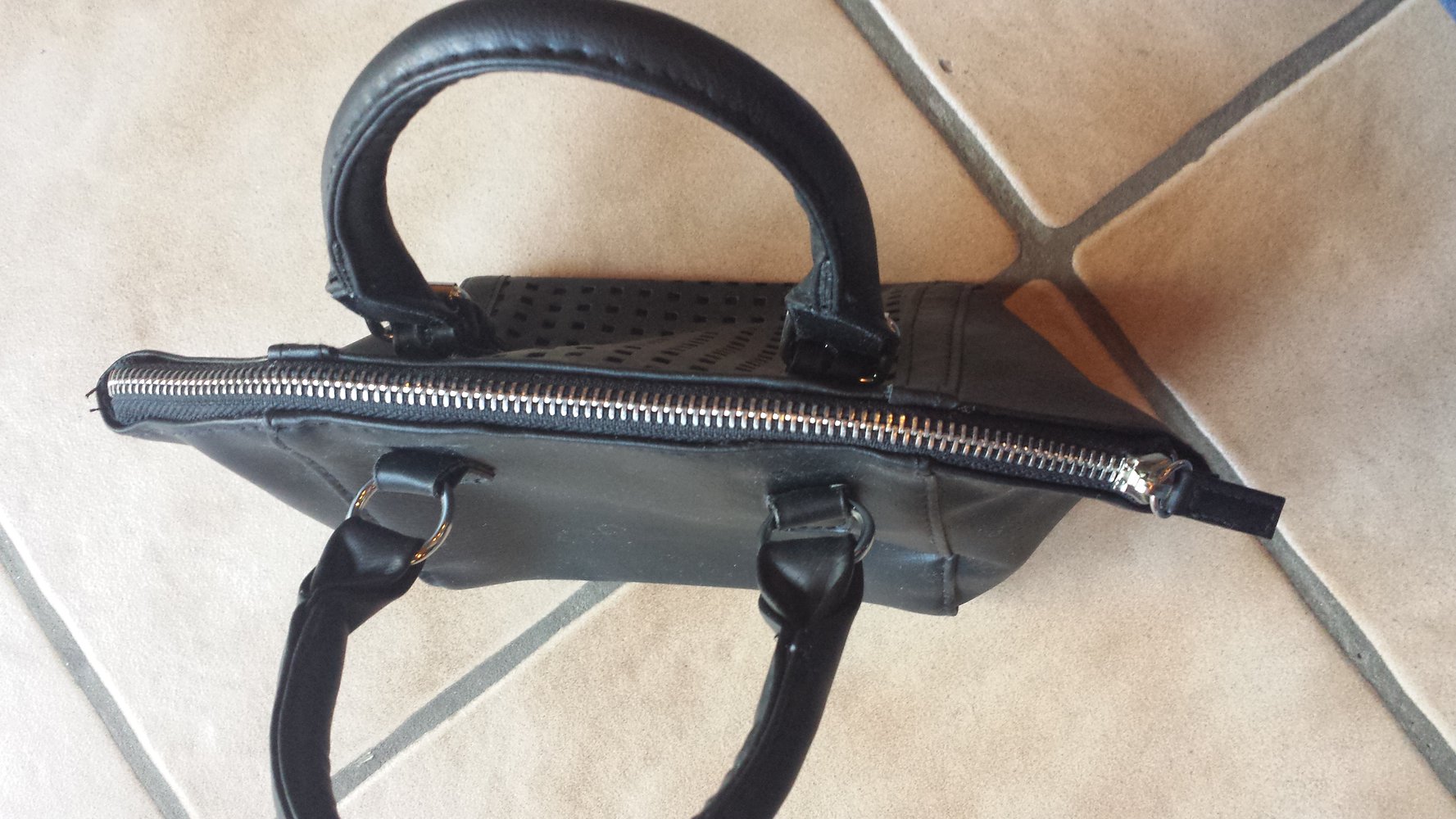 schwarze Handtasche