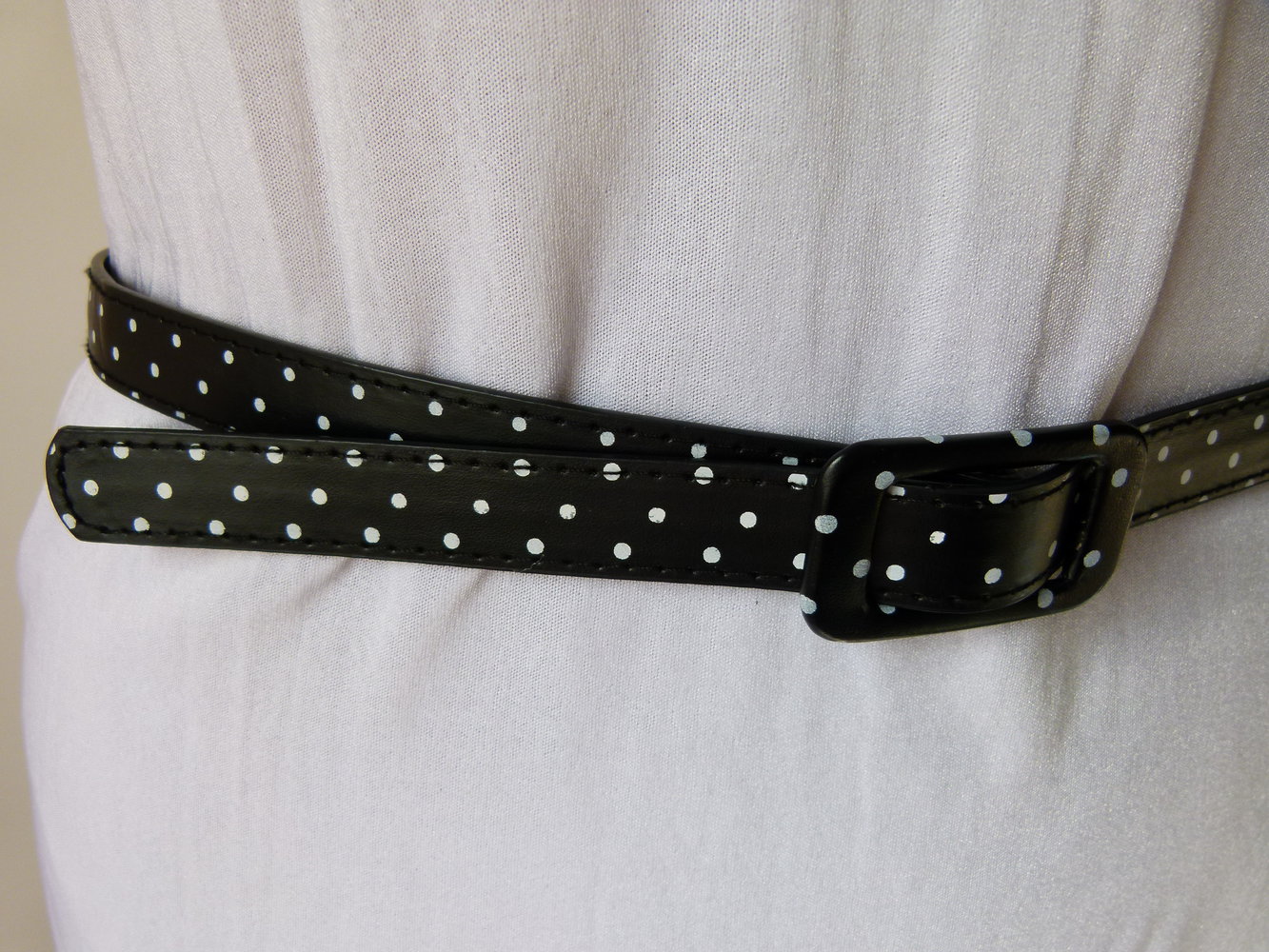Schmaler Gürtel, schwarz weiß gepunktet, 100 cm, Rockabilly Gothic Retro