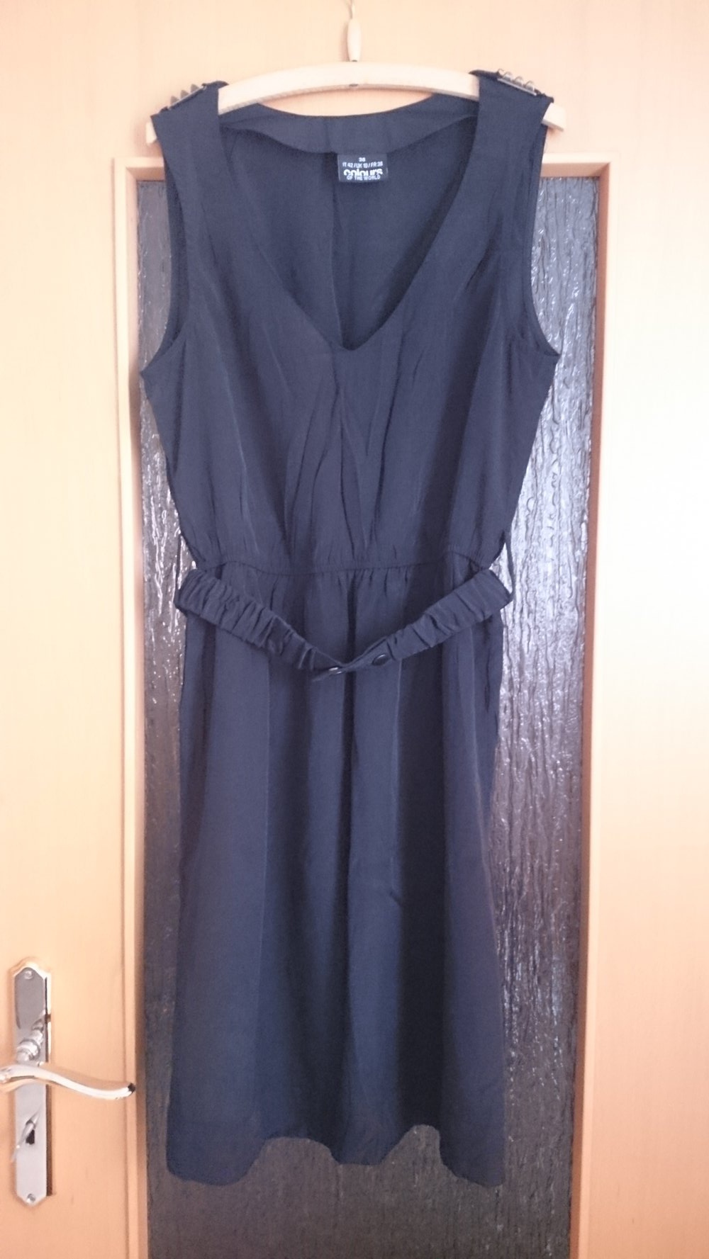 Trägerkleid mit Gürtel