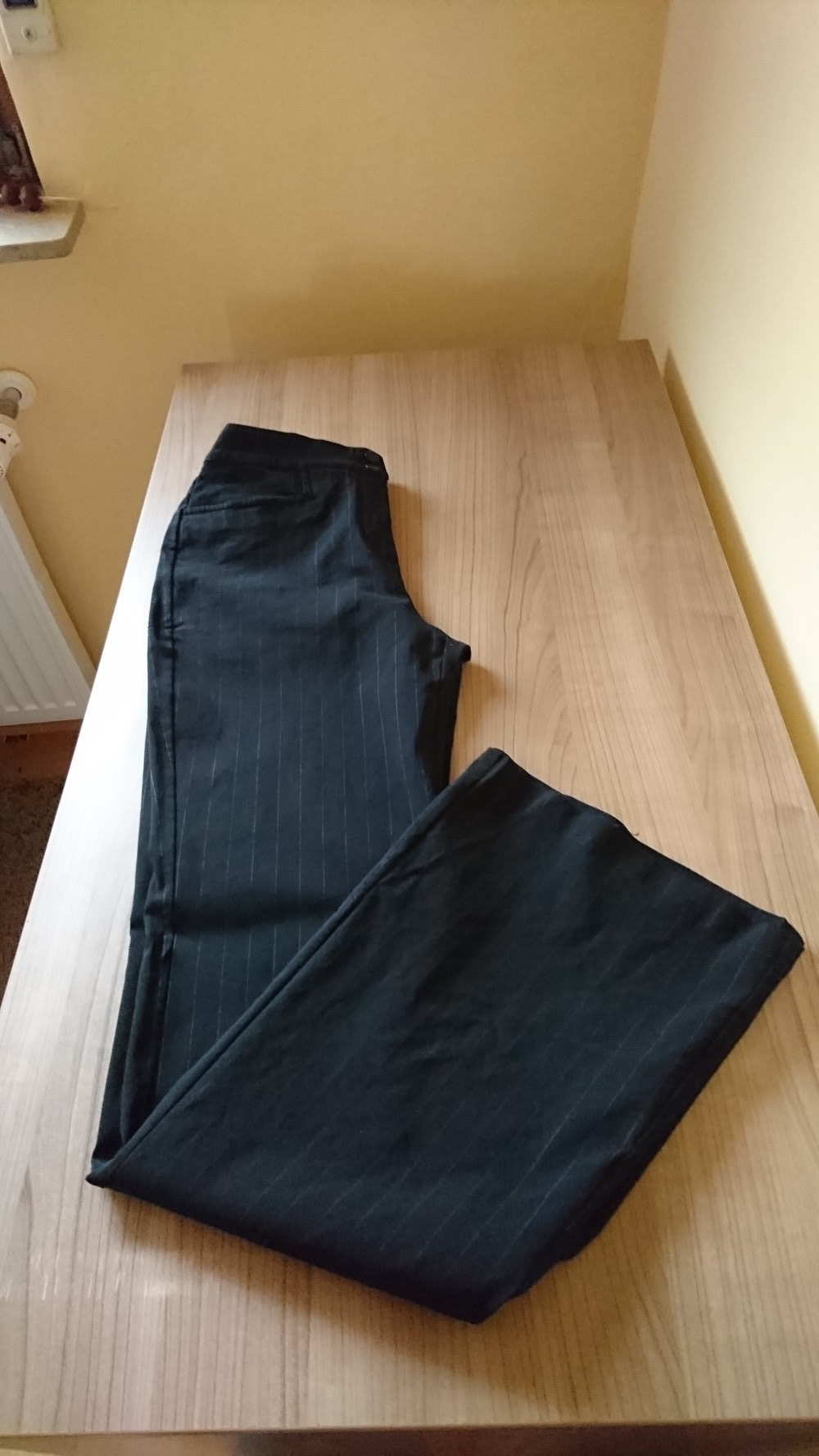 tolle Nadelstreifenhose in Gr. 36 von Casual Wear in schwarz