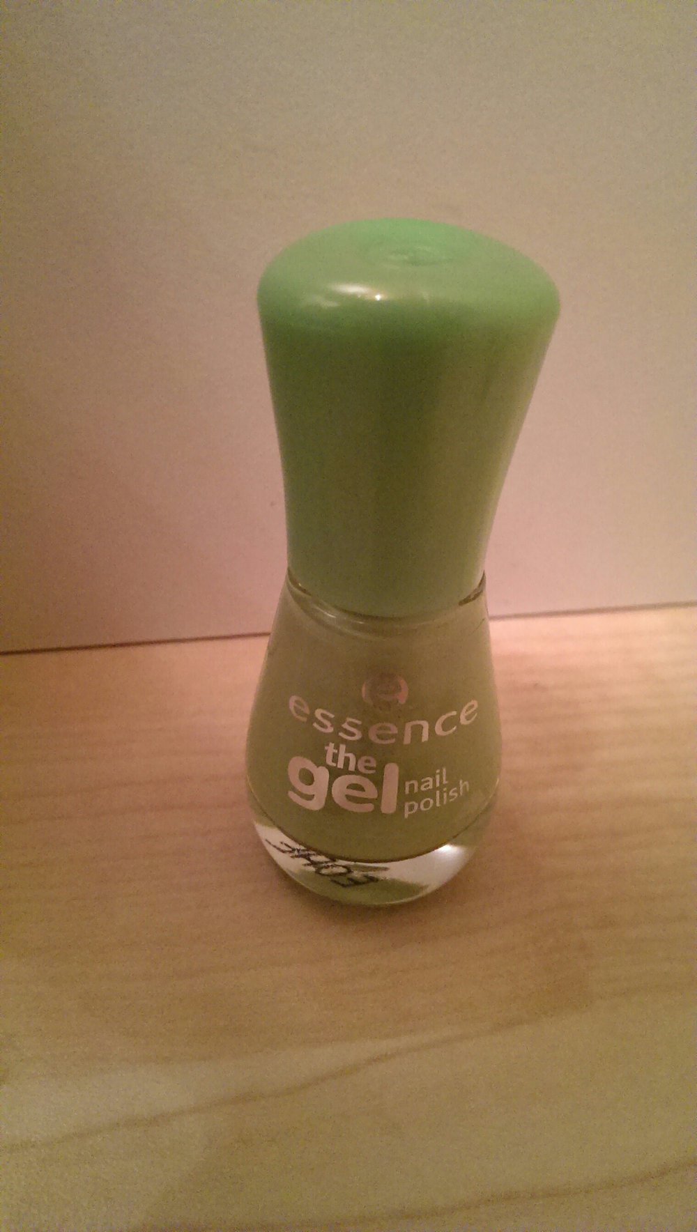 Grüner Nagellack von Essence
