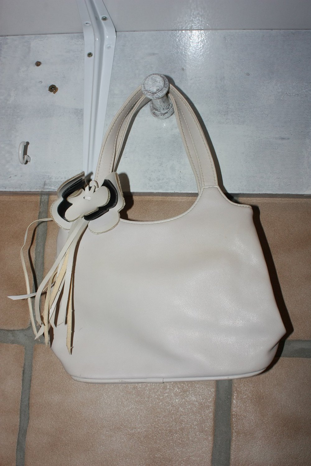 Weiße Handtasche Reißverschluss, mit Blume an der Seite