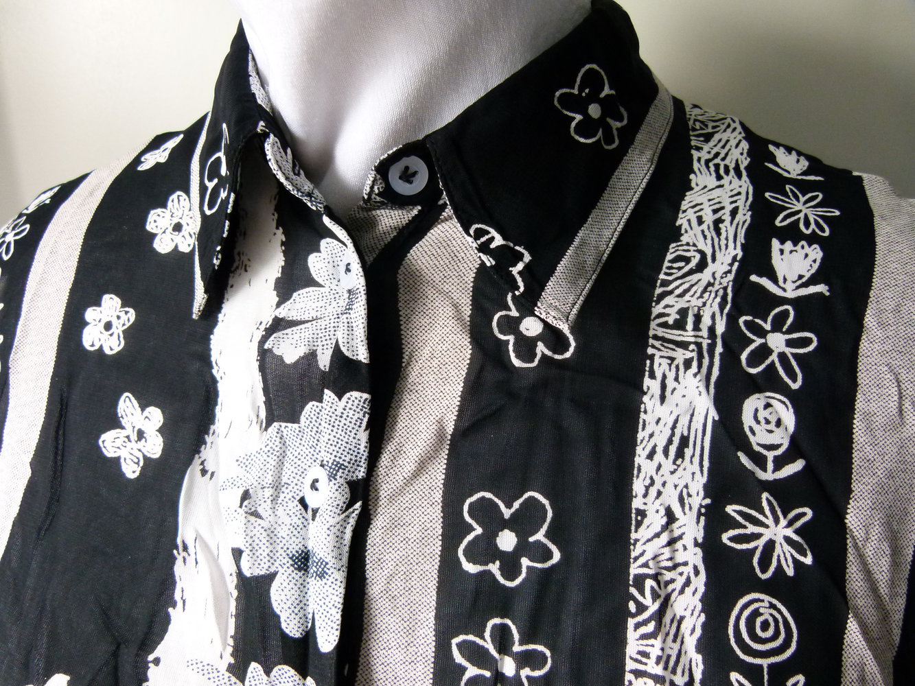 Sommer Bluse, schwarz weiß mit Blumenmuster, Boho Mori Landleben Floral Blüten