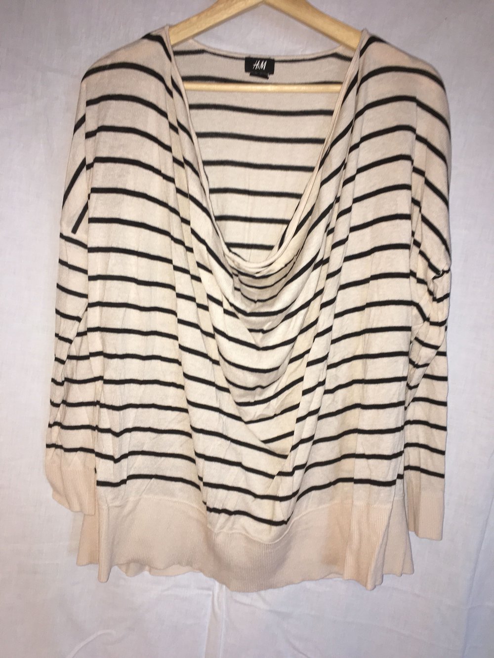 beige/schwarz gestreiftes Oberteil