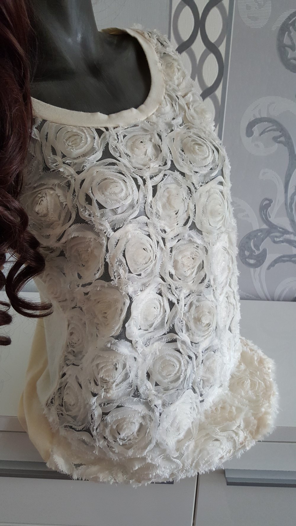 Oberteil Creme mit 3D Blumen M 38 / 40