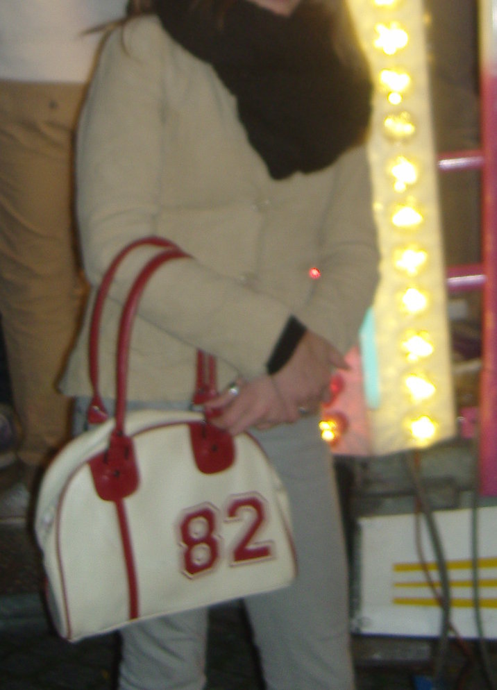 Coole Handtasche, creme mit rot