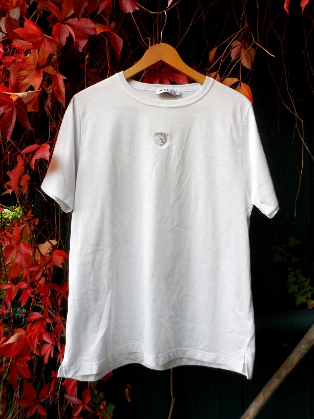 Weißes Basic Shirt Wappen