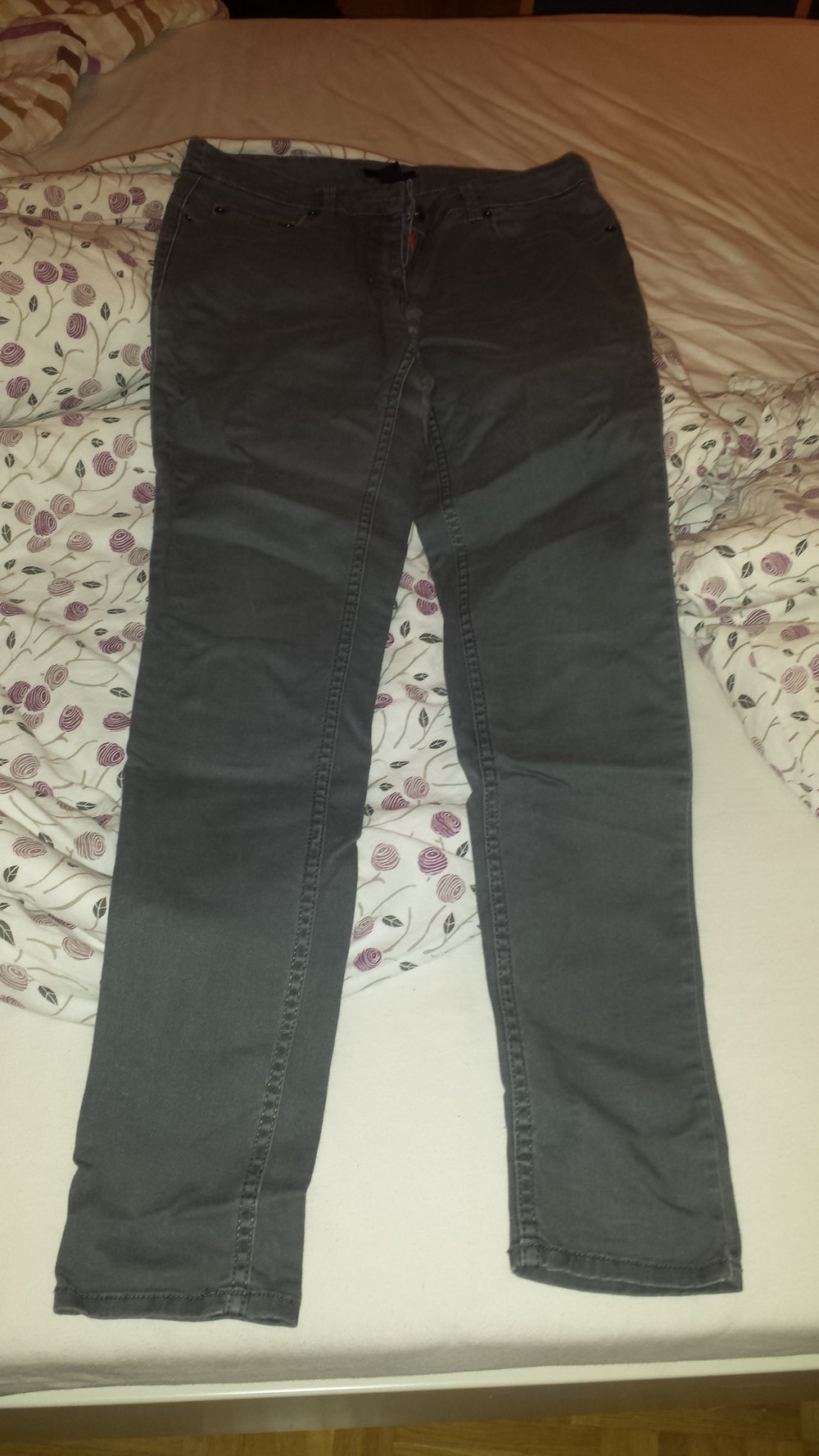 graue Jeanshose
