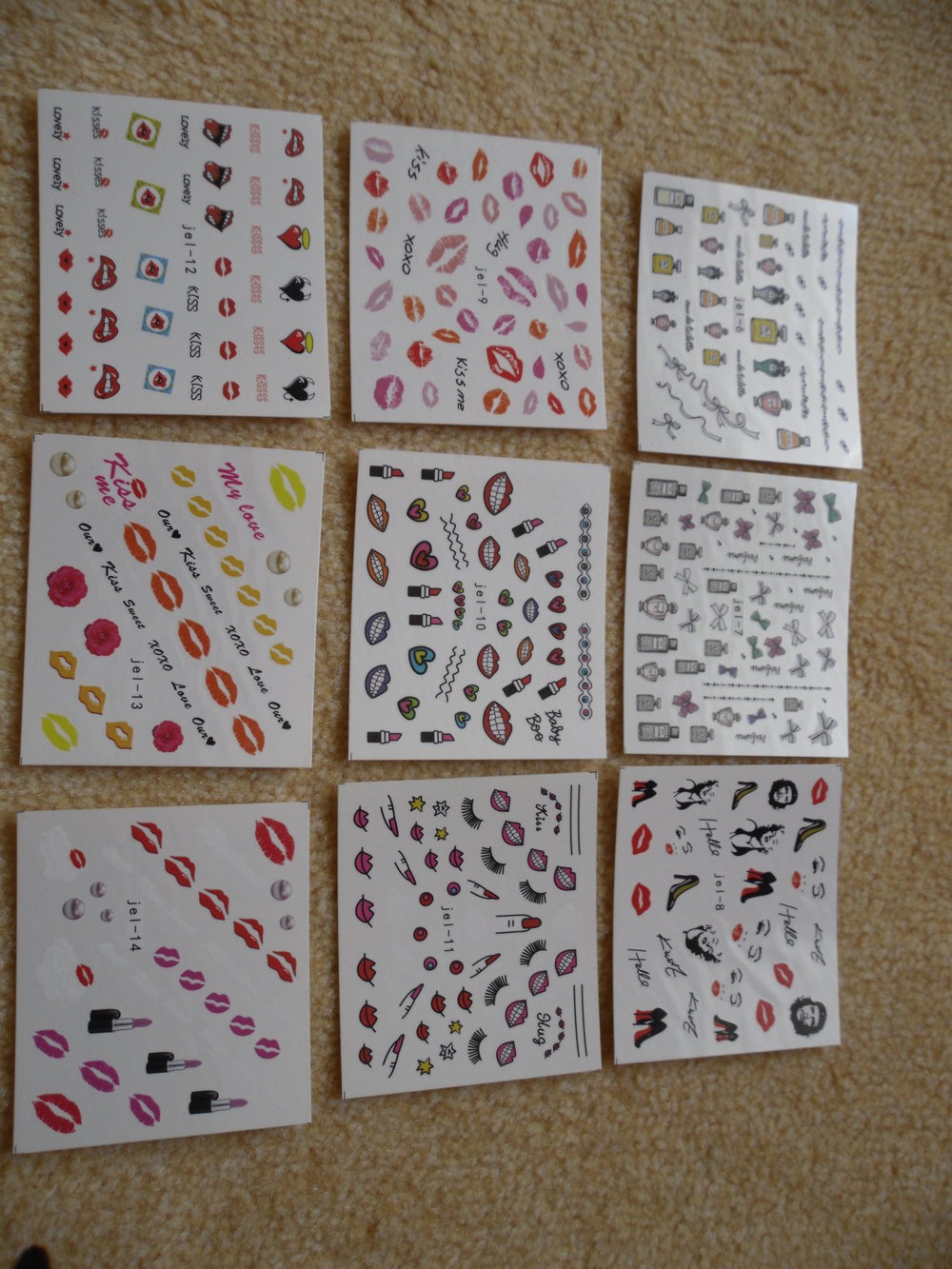 Wassertransfer Nagelsticker Kussmund retro