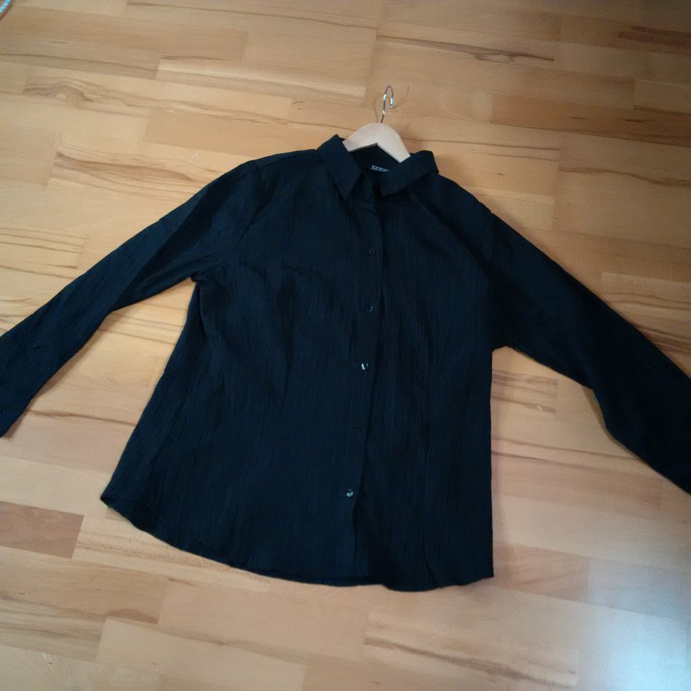 Langärmelige schwarze Bluse