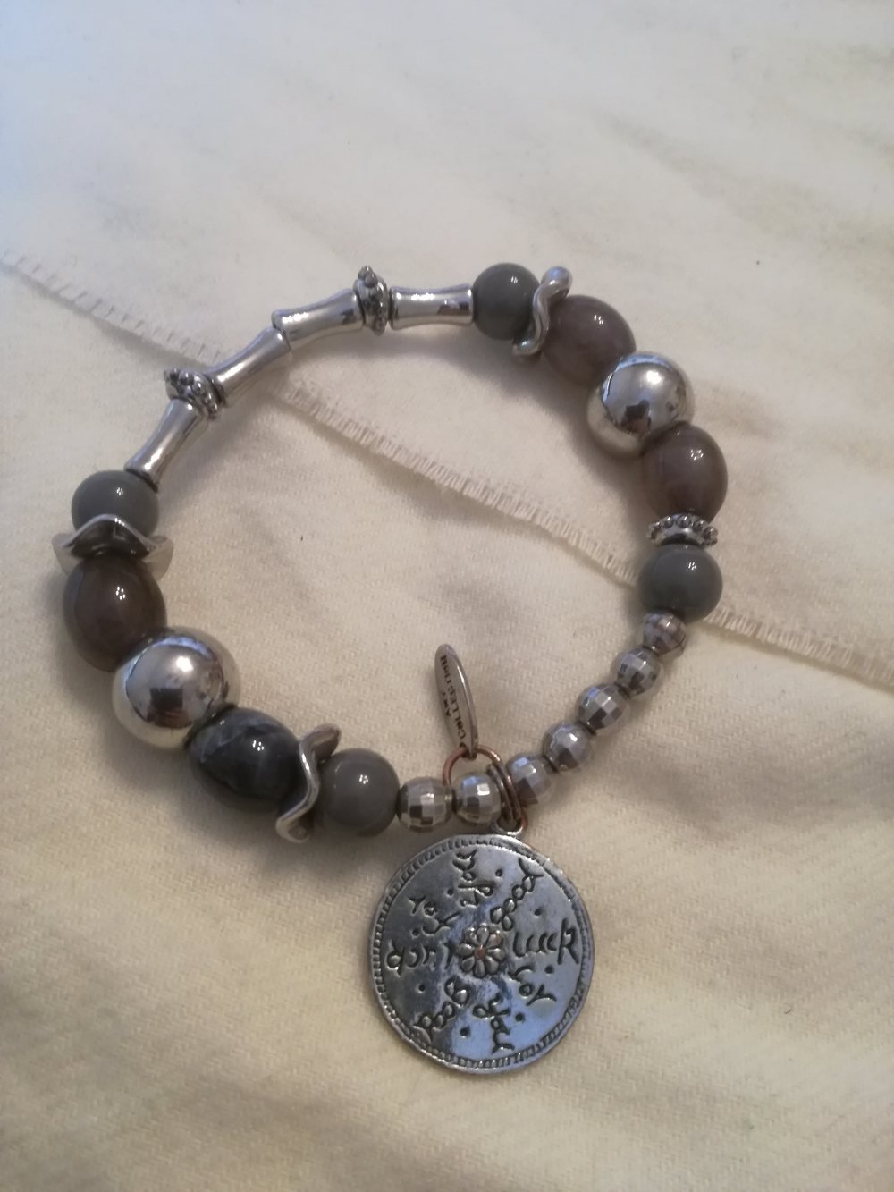 Armband grau