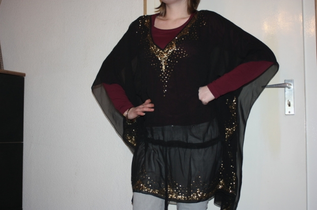 Oberteil, Shirt, Poncho, Chiffon, Tunika Bluse Gr. 44/46 mit Pailletten