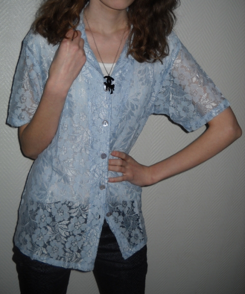 Long Bluse aus Spitze Tunika Top Shirt Spitzenbluse blau mittel Kurzarm Kragen oversized 34 36 38 XS S M