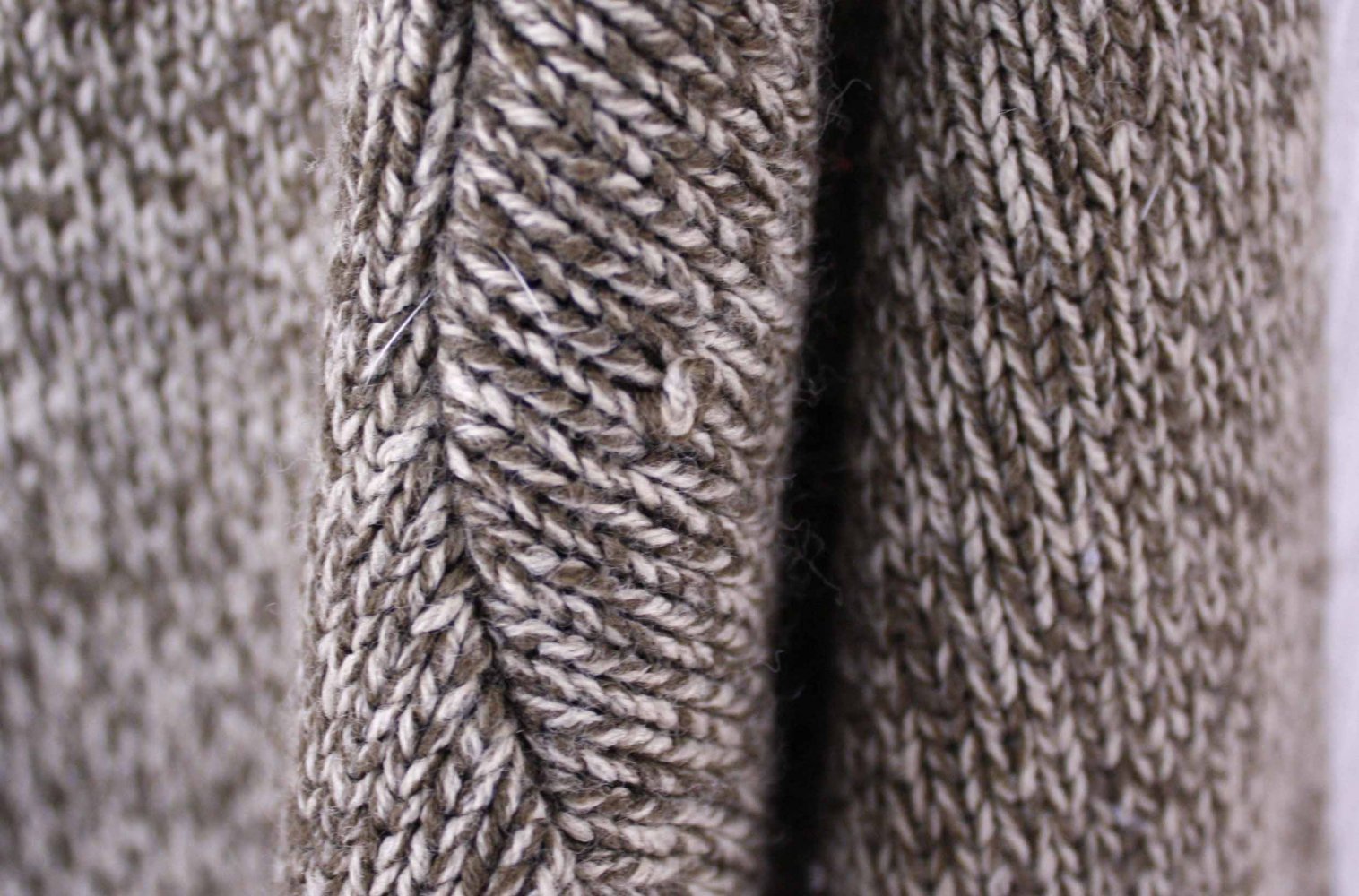 Kuscheliger brauner Strickpullover