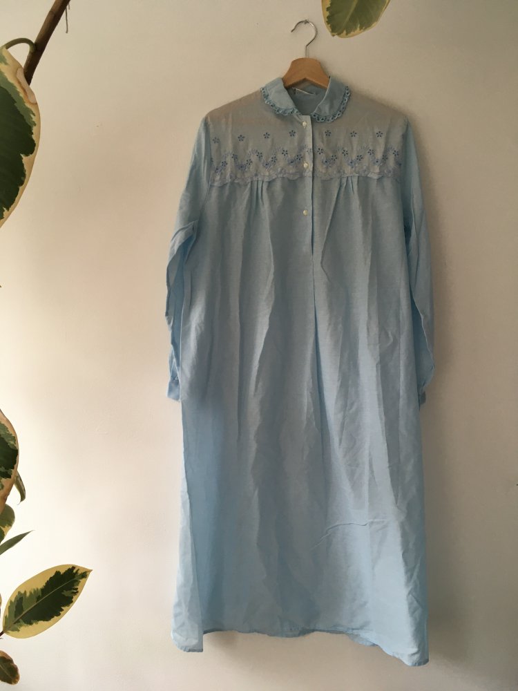 *Vintage* Leichtes Nachthemd/ Kleid in Hellblau mit Lochstickereien
