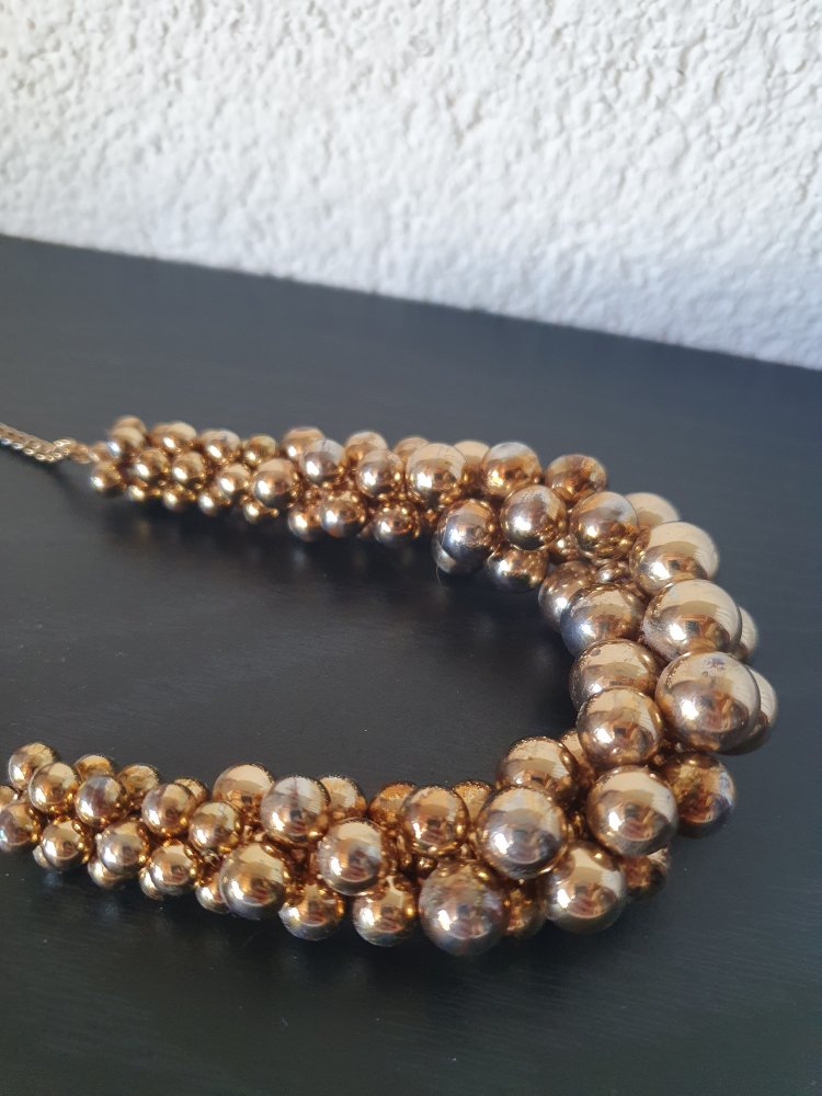 Goldfarbene Statementkette