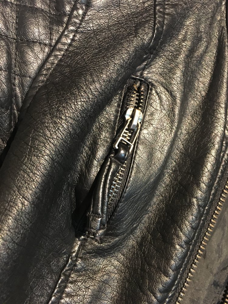 Schwarze Lederjacke 