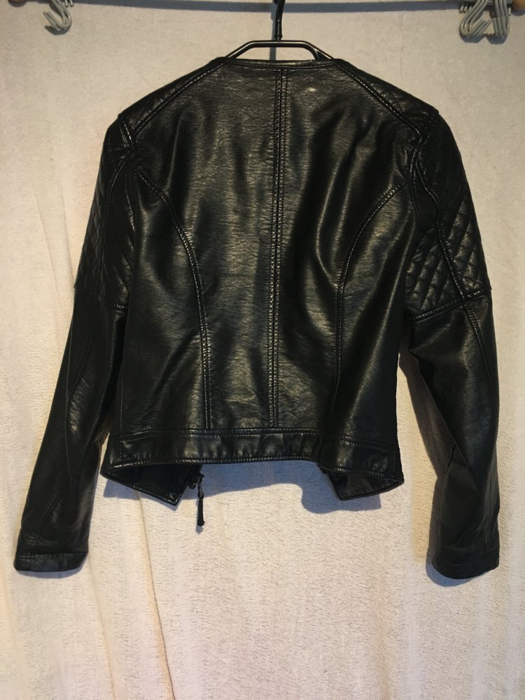 Schwarze Lederjacke 