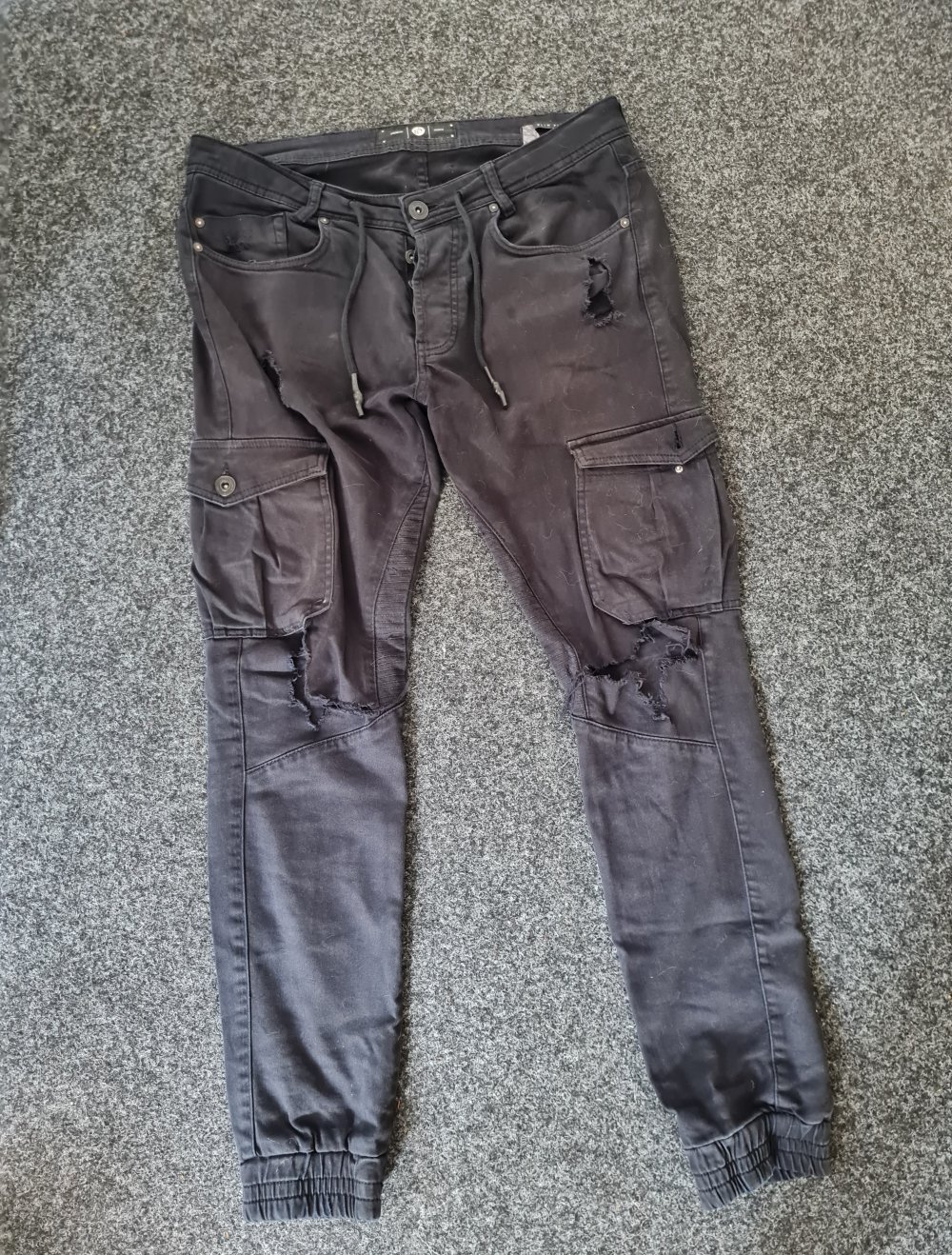 Schwarze destroyed Cargohose