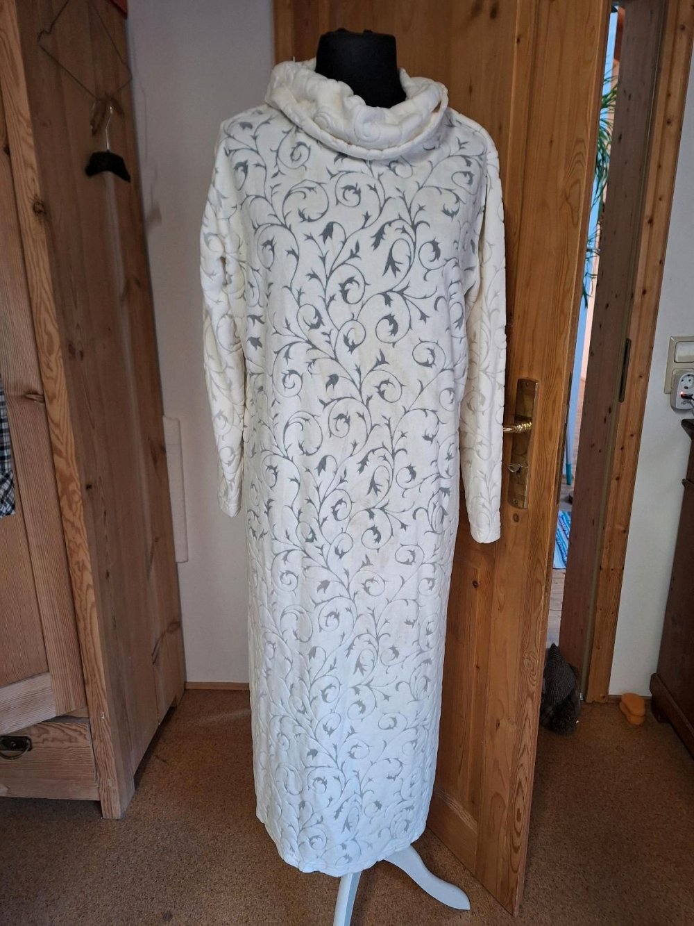 Langarm Kleid MADELEINE , neu m. Etikett Gr. 46-48; Langgröße 92 cremeweiß großer Schalkragen