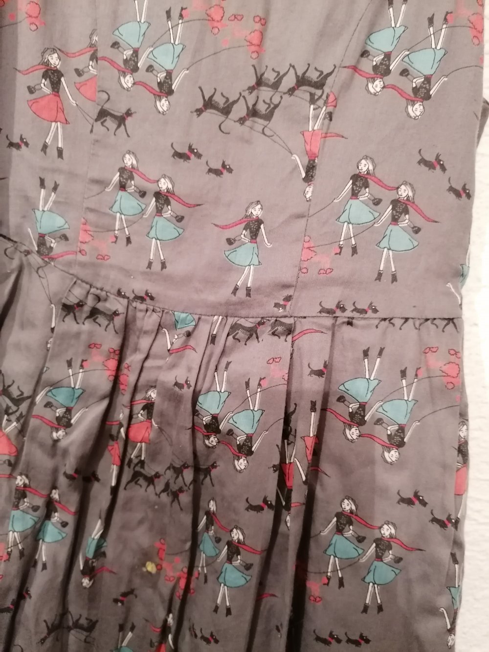 Marks & Spencers schlammfarbenes / graues Sommerkleid mit buntem Print Gr 134