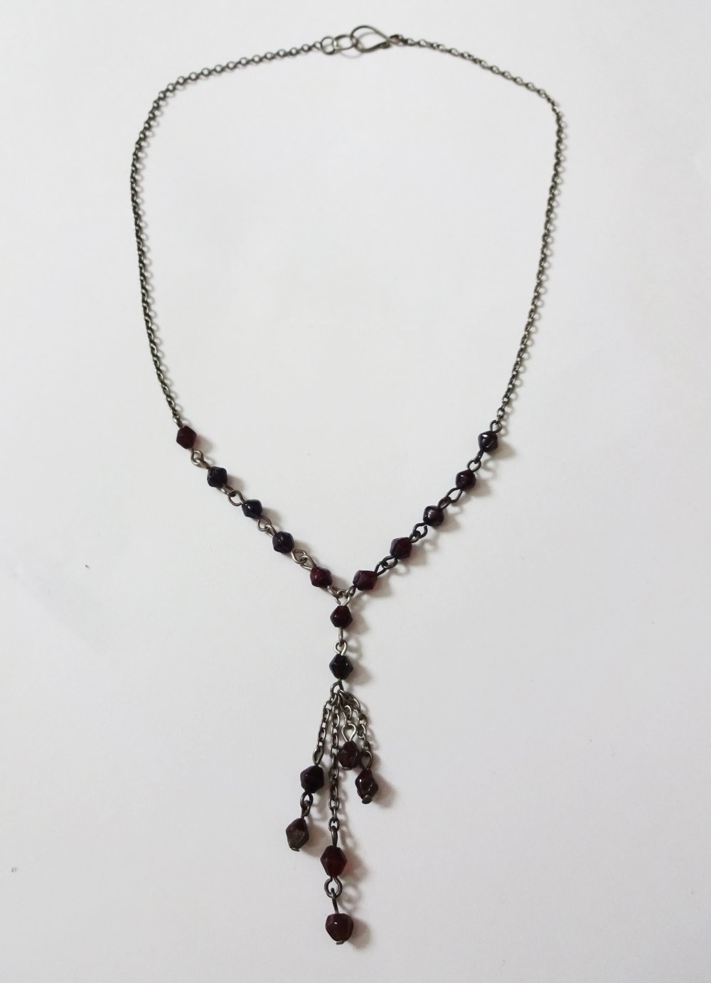 Filigrane Kette mit dunkelroten Steinen Vintage 90er Bordeaux Bordeauxrot Y-Kette