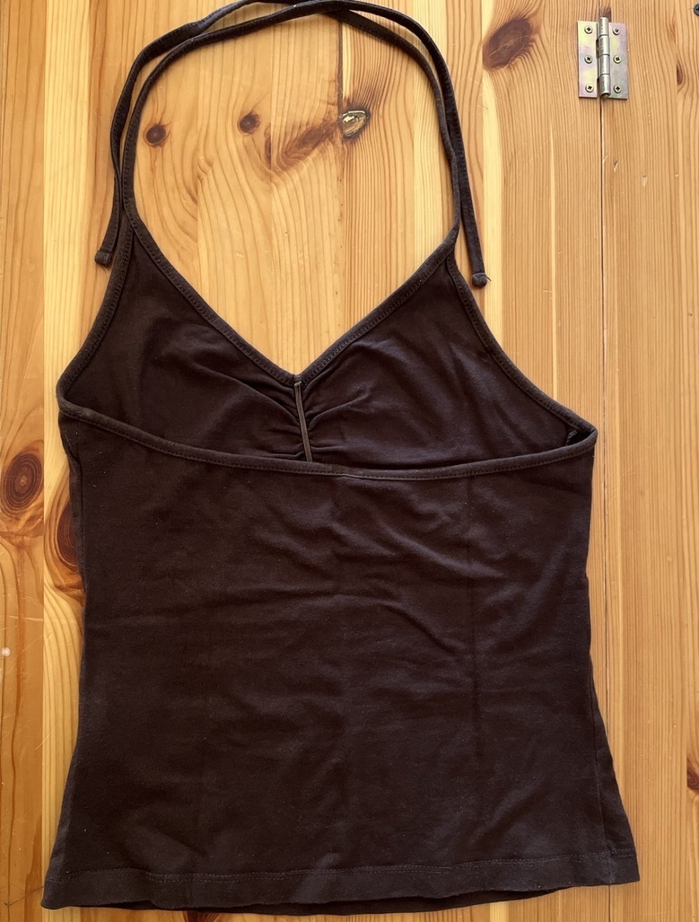 Neckholdertop in dunkelbraun von Amisu