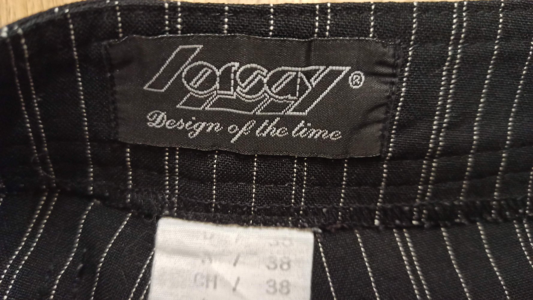Schöne Vintage Nadelstreifen-Stoffhose, Größe 38 