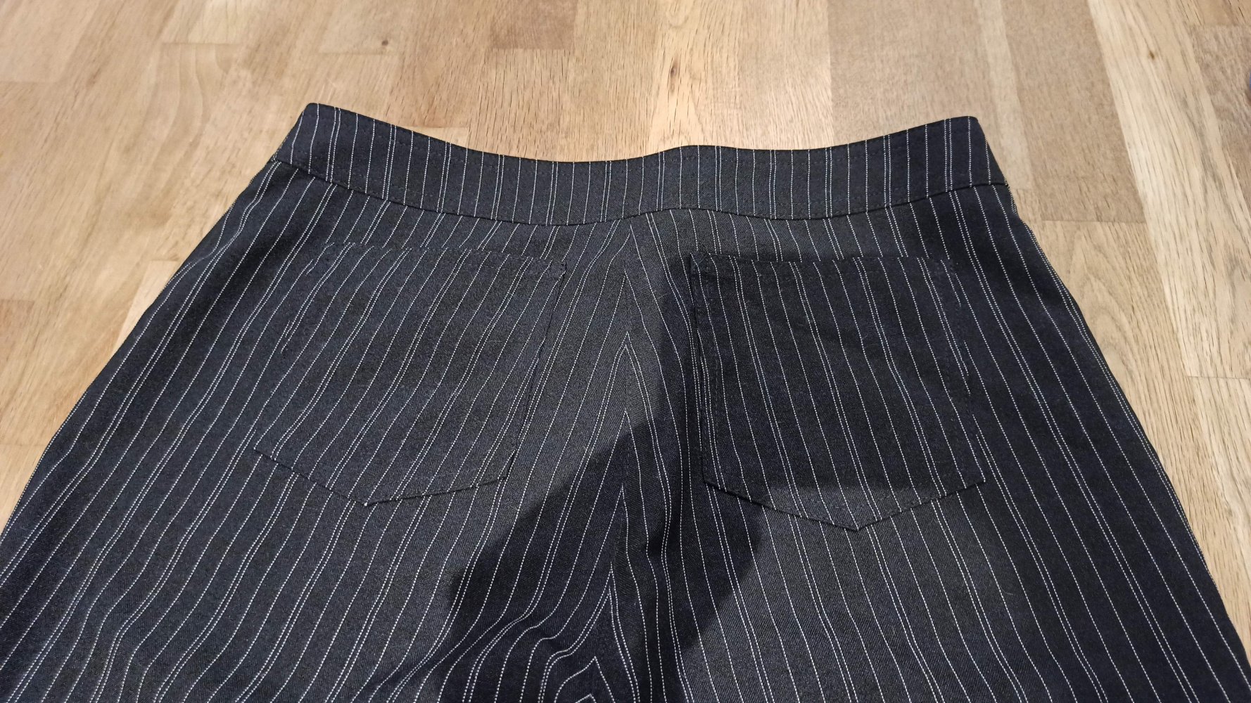 Schöne Vintage Nadelstreifen-Stoffhose, Größe 38 