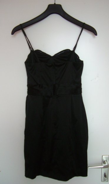 NEU MINIKLEID KLEINER SCHWARZES SATIN TRÄGERLOS 34/XS TALLIERT ENG ELEGANT UNGETRAGEN