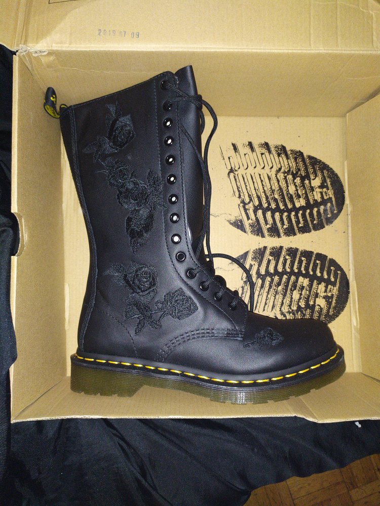 Noch nie getragene 14-Loch Dr.Martens 