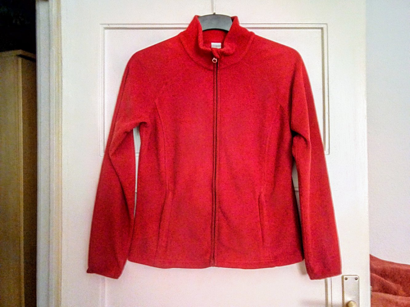 Sehr schöner Pulli in Rot mit Reißverschluss 