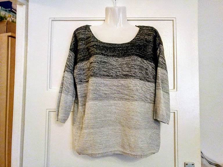 Sehr schöner  Pullover von Esprit mit Grau und Weisen Streifen
