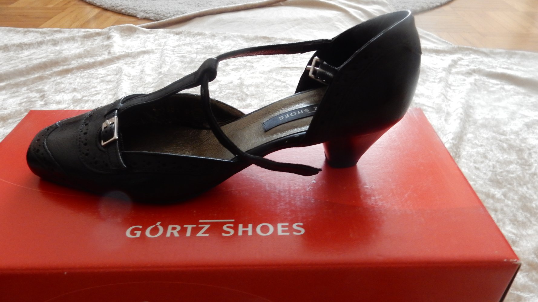 Damenschuhe, Gr. 38, schwarz, Leder, im Karton