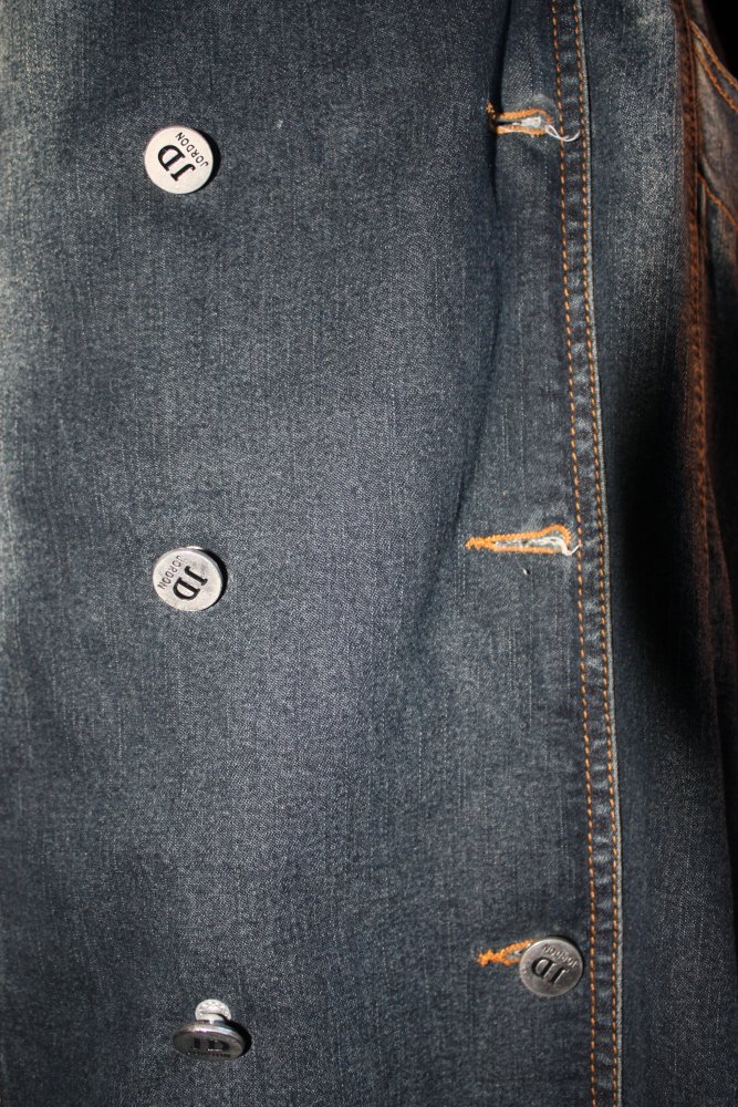 Lässiger Jeansmantel mit Gürtel